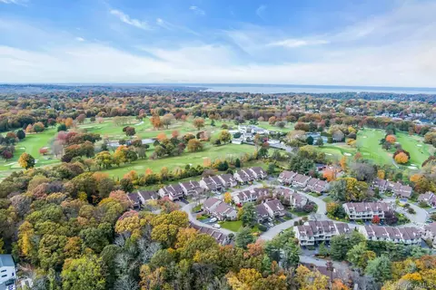 31 The Gln #31, Glen Head, NY 11545