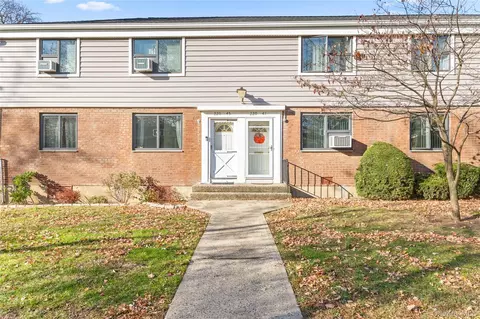 220-47 73rd Ave #UPPER, Oakland Gardens, NY 11364