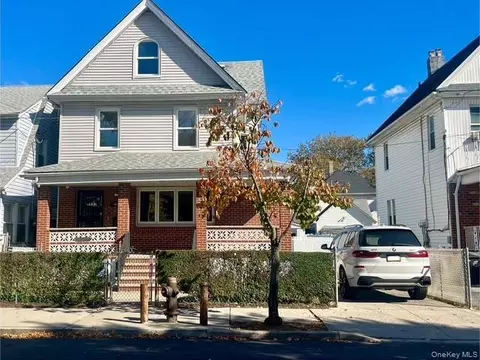 10723 96th St, New York, NY 11417