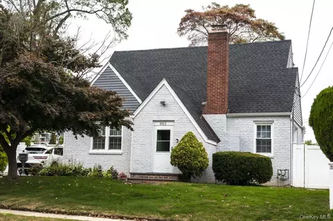 1023 Schuman Pl, Baldwin, NY 11510