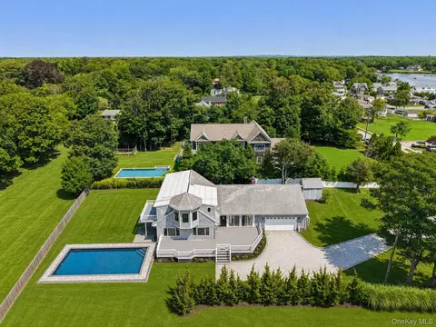140 Ocean Ave, Center Moriches, NY 11934