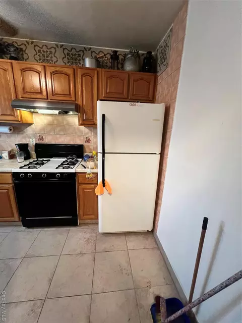 829 Southern Blvd #3D, New York, NY 10459