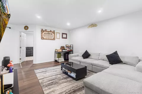 20 Wendell St #39C, Hempstead, NY 11550