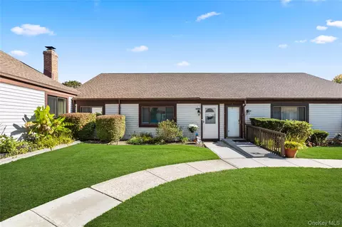 93 Gauguin Ct #93, Middle Island, NY 11953