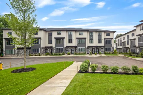 17 Lazer Ct #203, Ramapo, NY 10977