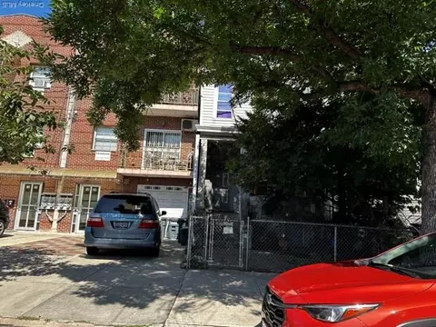 3218 42nd St, New York, NY 11103