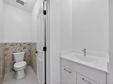 Bath - 22 Johnson St, Ramapo, NY 10977 photo 2 of 7