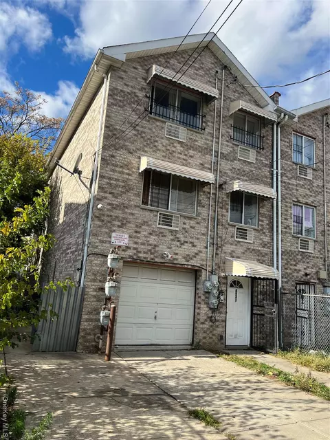 3941 Laconia Ave, New York, NY 10466