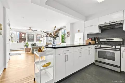 3080 47th St #3A, New York, NY 11103