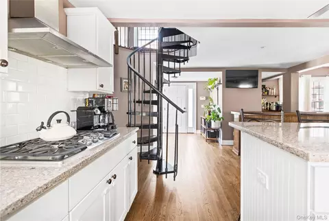 Entry Way - 10 Maple Ave, Patchogue, NY 11772 photo 2 of 5