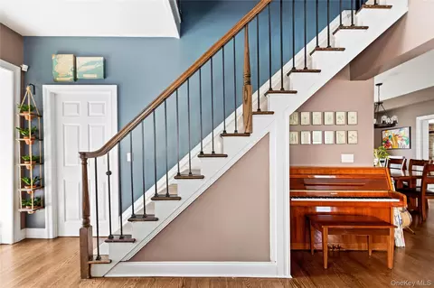 Entry Way - 10 Maple Ave, Patchogue, NY 11772 photo 4 of 5