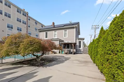 Exterior - 10 Maple Ave, Patchogue, NY 11772 photo 3 of 4