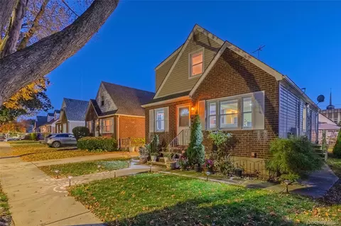 24612 86th Rd, New York, NY 11426