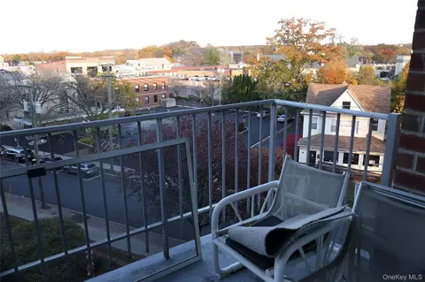 35 Park Ave #5N, Ramapo, NY 10901