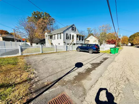 1 Dean Ave, Wappinger, NY 12590