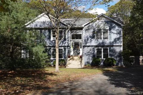 11 Pamela Dr, Ridge, NY 11961