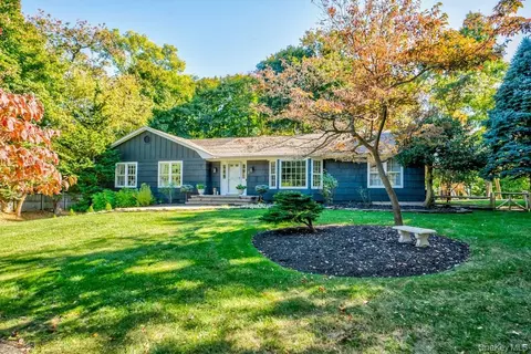 5 Pebble Hill Ct, Northport, NY 11768