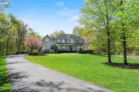 10 Damian Ct, Chester, NY 10918