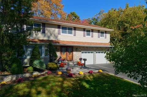 115 Shore Rd, North Hempstead, NY 11030