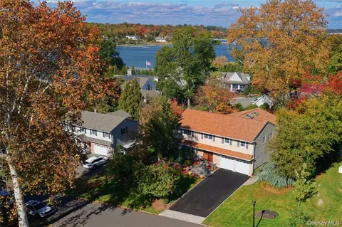 115 Shore Rd, North Hempstead, NY 11030