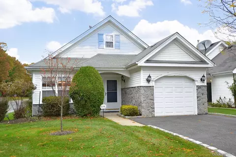 1 Philip Ln, Middle Island, NY 11953