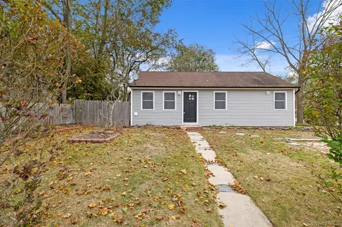 803 Meade Ave, Bellport, NY 11713