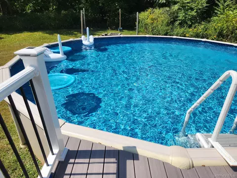 387 Cornwall Hill Rd, Patterson, NY 12563