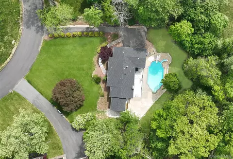 7 Charlotte Dr, Ramapo, NY 10977