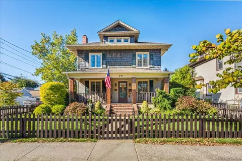 291 Denton Ave, Lynbrook, NY 11563
