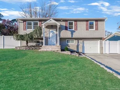 99 Elmwood Ave, Selden, NY 11784