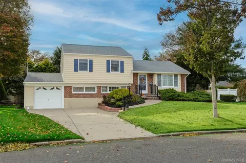6 Kipling Dr, Greenlawn, NY 11740