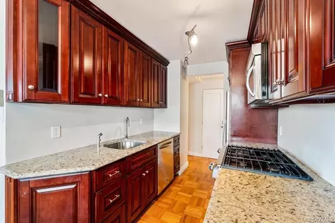 18-05 215th St #14S, New York, NY 11360