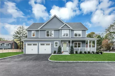 38 N Woodhull Rd, Huntington, NY 11743