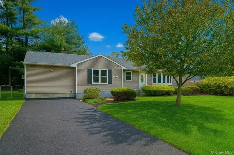 25 Woodland Rd, Centereach, NY 11720