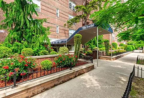 72-10 112th St #5E, Forest Hills, NY 11375