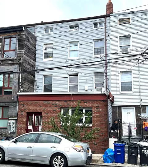 1151 Welling Ct, New York, NY 11102