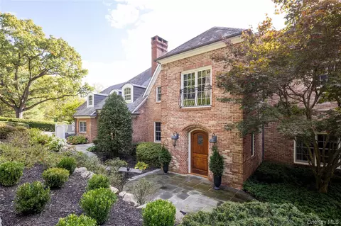 312 Feeks Ln, Locust Valley, NY 11560