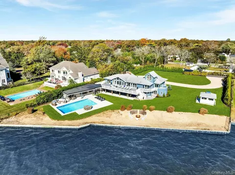270 Edgewater Ave, Bayport, NY 11705