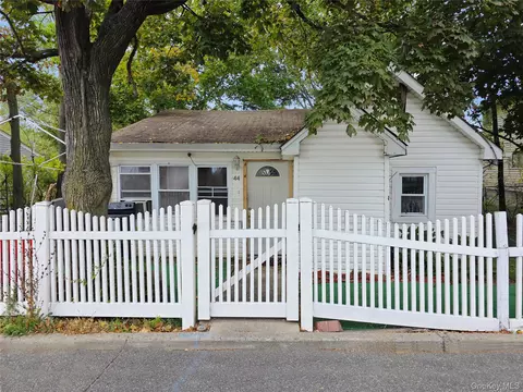 44 Carnegie Ave, Elmont, NY 11003