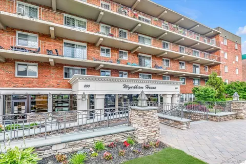 200 Atlantic #321, Lynbrook, NY 11563