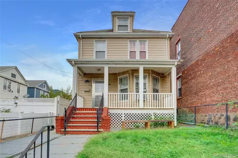 14-11 111th St, New York, NY 11356