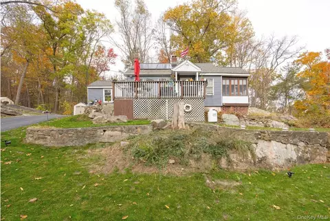 85 W Hook Rd, East Fishkill, NY 12533