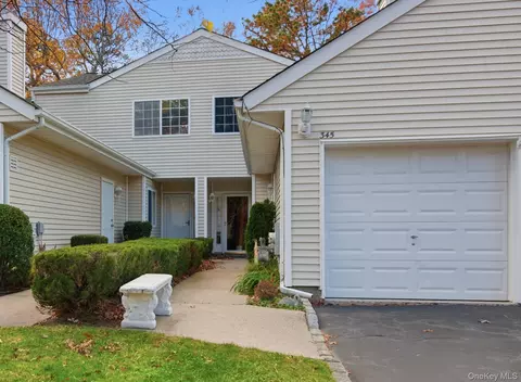 345 Colonial Cir, Manorville, NY 11949