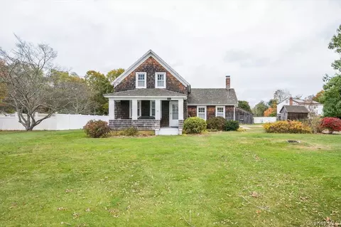 811 Locust Ave, Bohemia, NY 11716
