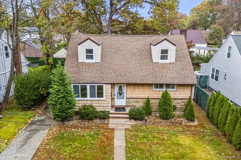 135 Dietz St, Hempstead, NY 11550