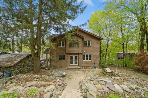 17 Seneca Hl, Greenwood Lake, NY 10925