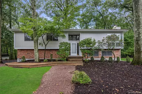 17 Sherwood Ridge Rd, Ramapo, NY 10901