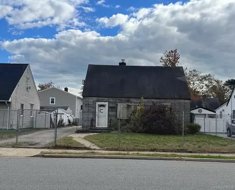 34 Wilson Rd, Valley Stream, NY 11581