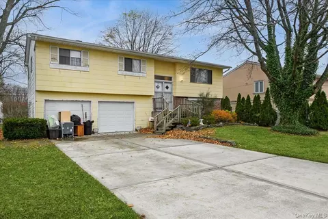 122 Haypath Rd, Bethpage, NY 11714