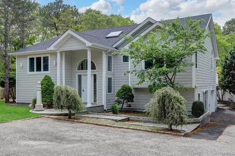 23 Red Creek Cir, Hampton Bays, NY 11946